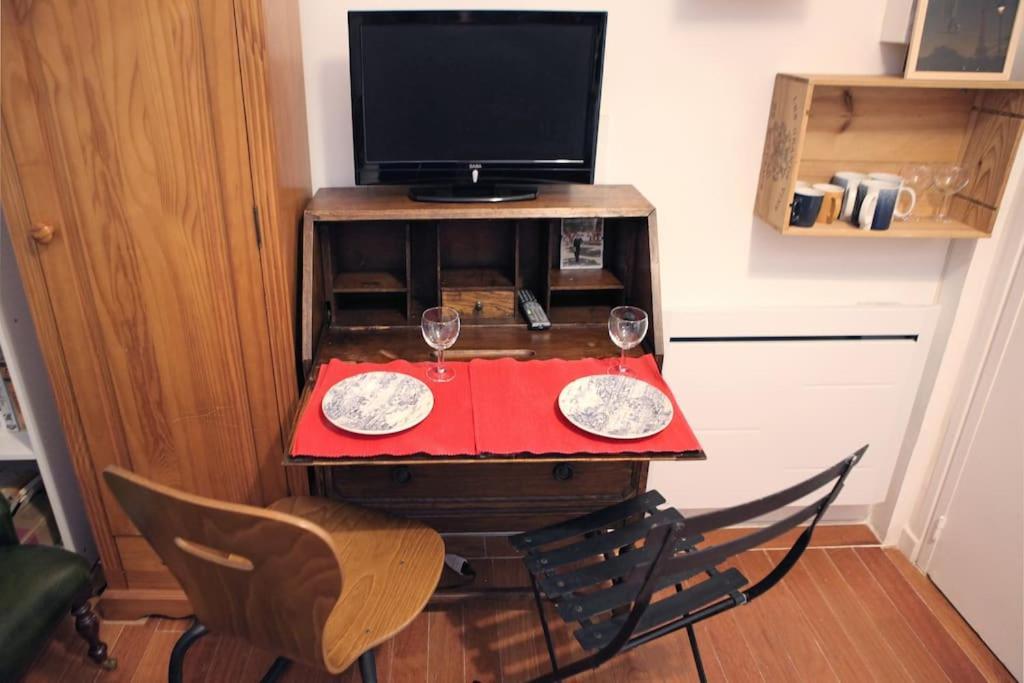 Chic Neighborhood Charming Courtyard 7th * Parijs